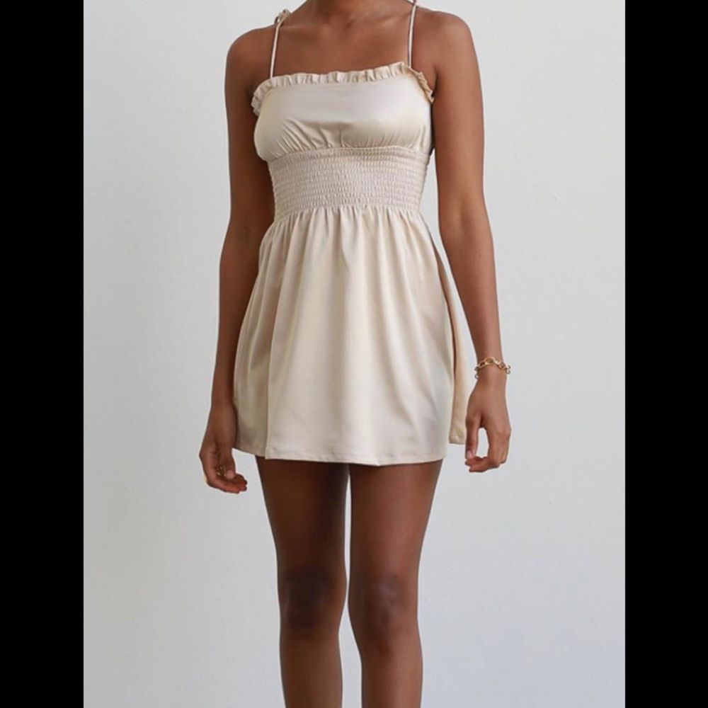 437 Paloma dress in champagne